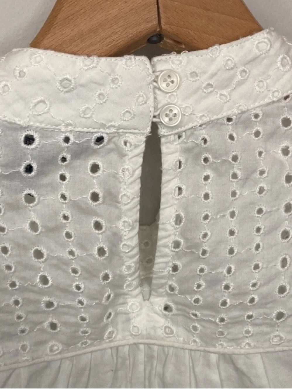 Banana Republic White High Neck Eyelet Lace Blouse, Size XS extra small top